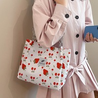 Sac fourre-tout pour femme à imprimé fraises, directement de l'usine, sac à main à chaîne multicolore, sac fourre-tout décontracté de grande capacité pour femmes, pour un usage quotidien