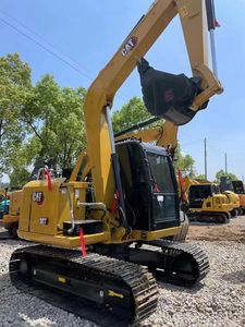 Excavatrice sur chenilles hydraulique d'occasion Caterpillar Cat307, mini pelle avec moteur et boîte de vitesses, modèle 2022, poids opérationnel de 7 tonnes - Product Image 3