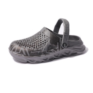 Vente en gros de sandales d'été pour hommes sabots et mules sabots de jardin avec logo personnalisé unisexe Eva chaussures plates pour hommes et femmes sabots - Product Image 1