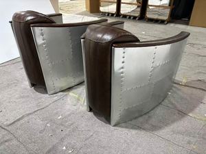 Juego de Sofá y Sillas de Cuero Genuino Tradicional para Sala de Estar con Patas de Madera - Diseño Duradero - Product Image 3