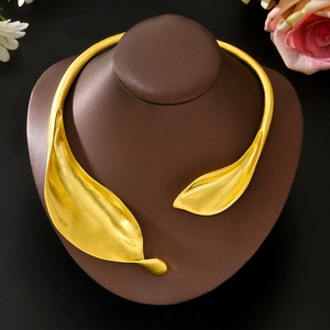 Collier en acier inoxydable à fleurs, best-seller du fabricant, style Europe et Amérique, pour les banquets et les fêtes quotidiennes - Product Image 3