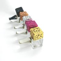 Bouteilles de diffuseur de voiture d'huile essentielle de couvercle noir de haute qualité de 8ml avec bouteille de diffuseur de voiture de parfum vide d'agrafe