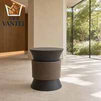 Table d'appoint moderne pour hôtel, table ronde personnalisée avec base en bois sculpté pour les projets de hall d'entrée, de salon et de villa