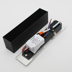 Lampe de rue LED murale extérieure en alliage d'aluminium, étanche, blanc chaud doux 2700K, angle de faisceau de 20 degrés, garantie 10 ans - Product Image 2