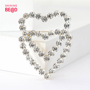 Spilla con strass a doppio cuore d'amore scavata con temperamento corpetto di diamanti spilla da donna per matrimonio/festa - Product Image 5