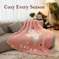 Plaid Cheval à Bascule Rose en Velours Doux, Hypoallergénique, Lavable en Machine, Chaud Toutes Saisons, Idéal pour Canapé et Maison, Vente en Gros