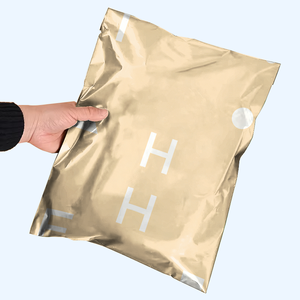 Enveloppes en polyéthylène personnalisées avec logo 20x15 beige or, inscription pour expédition écologique - Product Image 1