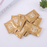 Lingettes humides non tissées avec logo personnalisé en feuille d'or, paquet individuel de voyage, lingettes nettoyantes jetables pour la restauration, les hôtels, les restaurants et les plats à emporter