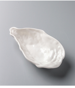 Piatti <span class=keywords><strong>di</strong></span> lusso moderni creativi in ceramica con guscio <span class=keywords><strong>di</strong></span> ostrica progettati piatti per cucina privata per feste specialità Sashimi <span class=keywords><strong>di</strong></span> pesce hotel - Product Image 1