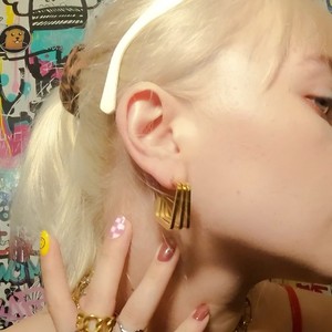 Pendientes geométricos de acero inoxidable con baño de oro de 18k para mujer, joyería de moda. - Product Image 3
