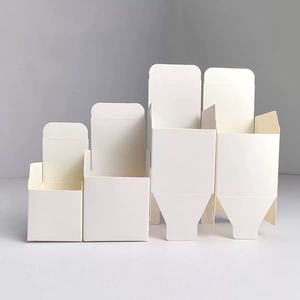 Cajas de Papel Kraft Blancas Duraderas con Experiencia Personalizada y Descuento por Tiempo Limitado para Regalos, Laminación Mate, Recubrimiento UV, Reciclables - Product Image 3