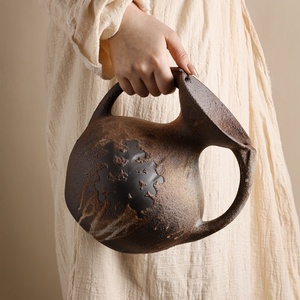 Ensemble de vases en céramique rustiques et écologiques faits à la main avec poignées, finition mate, style Wabi Sabi, brun vieilli, pour la décoration intérieure - Product Image 4