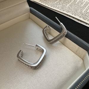 ต่างหูเงินแท้ S925 สไตล์ยุโรป-อเมริกัน ทรงสี่เหลี่ยม ฝังเพชรซิร์โคเนียม ดีไซน์ห้อยระย้า หรูหรา ทันสมัย สไตล์ฝรั่งเศสย้อนยุค - Product Image 4