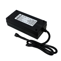 Norme mondiale 67V 2A 3A 4A 5A 10A 400W 800W 1000W EV Golf Cart Machine CE GS UL KCC SAA Chargeur de batterie personnalisé Adaptateur secteur