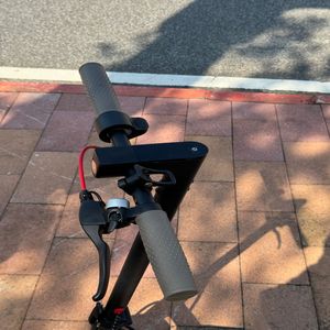 <span class=keywords><strong>Scooter</strong></span> Eléctrico para Adultos <span class=keywords><strong>D8</strong></span> <span class=keywords><strong>PRO</strong></span>, Entrega en la UE y el Reino Unido, 25 KM/H, 10.4 AH, Motor sin Escobillas de 250 W, Aleación de Aluminio, Plegable, Control por Aplicación, 25-30 km de Autonomía - Product Image 3
