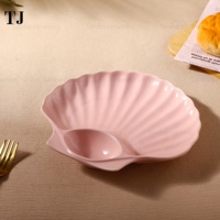 Assiette en céramique de 8.5 pouces en forme de coquille, assiette à dîner de couleur macaron, nouveau Design, assiettes divisées pour Restaurant, vente en gros d'usine
