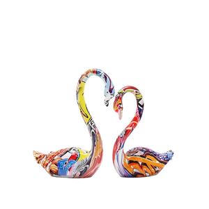 Su transferi renkli reçine el sanatları hayvan kuş heykel çift kuğu heykeli - Product Image 1