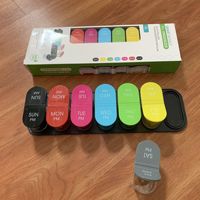 Boîte de rangement pour comprimés en plastique PP coloré, détachable, logo personnalisable, 14 compartiments, boîte à pilules hebdomadaire 7 jours