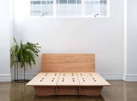 Lit plateforme en bois naturel, cadre de lit double, sommier avec tête de lit et support en lattes de bois, lit plateforme