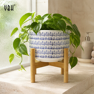 Vaso in Ceramica Dipinto a Mano YBH con Supporto in Legno, Fioriera Blu a Righe Stile Boho per Arredamento Soggiorno e Ufficio - Product Image 4