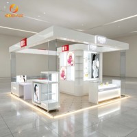 Vitrine de présentation de cosmétiques de luxe avec étagères en verre et éclairage LED pour les boutiques de beauté