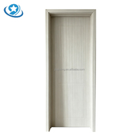 Porte intérieure en WPC Jiuyixing résistante aux UV, protection de surface à stabilité chromatique, finition de construction résistante à la température pour villa