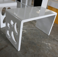 Table de manucure moderne avec plateau en verre blanc, tiroirs et rangements, étagères à niveaux écologiques pour salon de beauté, utilisation par les techniciennes en onglerie