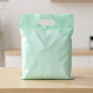 Sacchetti per Abbigliamento Personalizzati con Stampa Rotocalco in PE Riciclabile, Manico Fustellato, Sigillatura a Caldo, Design Sottovuoto per Vendita al Dettaglio - Product Image 2