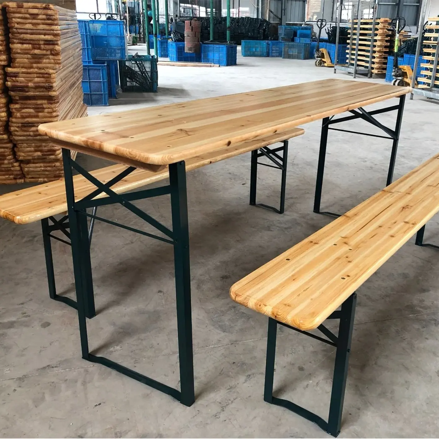 مجموعة طاولة بيرة خشبية قابلة للطي من الخشب الصلب للتركيب في الفناء وفي الهواء الطلق لممارسة الترفيه في أماكن شاقة العمل من المصنع مع مقاعد