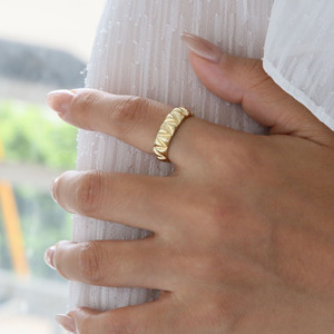Anillos <span class=keywords><strong>Pyra</strong></span> de Plata de Ley 925 hechos a mano al por mayor chapado en oro de 18 quilates corte ovalado moda minimalista para bodas fiestas logotipo personalizado - Product Image 3
