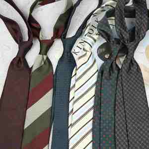 Corbata de Hombre de 8CM con Rayas Vintage Color Vino Tinto para Novio o Padrino, Ideal para Banquetes, Recepciones y Bodas - Product Image 4