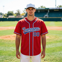 Healy personnalise des uniformes de baseball et des maillots de baseball professionnels à transfert thermique, avec des chemises à col ouvert.