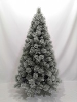 Sapin de Noël artificiel à aiguilles longues et givrées, avec des grappes de pin denses, pour une décoration intérieure hivernale