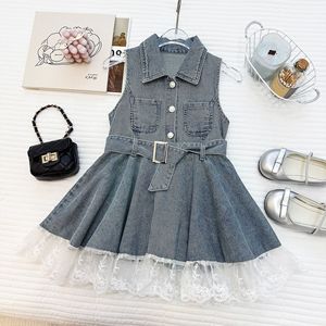 Robe d'été pour filles 2026 Nouvelle collection : <span class=keywords><strong>Jupe</strong></span> en jean avec dentelle et gilet à la taille pour petites filles – Vente en gros pour ensemble de vêtements tendance - Product Image 4