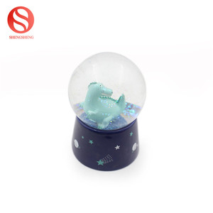 Personnalisé tyrannosaure écologique enfant cadeau LED lumière musique rotation neige céramique dinosaure boule à neige - Product Image 5