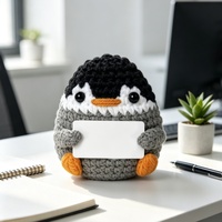 Peluche pingouin au crochet fait main, ornement pingouin tricoté avec carte vierge à insérer, mini jouet en peluche doux avec carte de message DIY