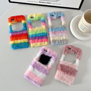 Étuis de téléphone rayés colorés en peluche moelleuse luxueuse pour Samsung <span class=keywords><strong>Zflip</strong></span> 7 6 5 <span class=keywords><strong>4</strong></span> 3, couvertures arrière chaudes moelleuses pour femmes - Product Image 2