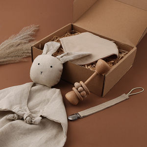 Caja <span class=keywords><strong>de</strong></span> regalo <span class=keywords><strong>para</strong></span> recién nacido, juego <span class=keywords><strong>de</strong></span> regalo <span class=keywords><strong>para</strong></span> bebé, Manta <span class=keywords><strong>de</strong></span> algodón <span class=keywords><strong>para</strong></span> bebé, <span class=keywords><strong>para</strong></span> la dentición babero, sonajero, hito, juguete <span class=keywords><strong>de</strong></span> madera, 4 juegos - Product Image 3