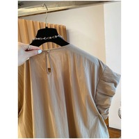 Nuova Collezione Estate 2026: Top Babydoll con Maniche a Sbuffo e Blocchi di Colore, Stile Francese Chic, Vestibilità Ampia, T-shirt in Cotone Minimalista Marrone