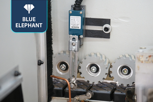 เครื่องเจียรขอบไม้/พีวีซีอัตโนมัติสำหรับการทำเฟอร์นิเจอร์เครื่องจักร CNC - Product Image 5