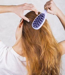 LOGO doppio lato esfoliante cuoio capelluto districante spazzola per <span class=keywords><strong>capelli</strong></span> TPR massaggio <span class=keywords><strong>pettine</strong></span> <span class=keywords><strong>capelli</strong></span> lavaggio cuoio capelluto massaggio Shampoo spazzola per <span class=keywords><strong>capelli</strong></span> bagnati - Product Image 5