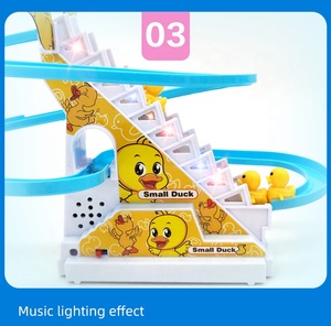Vente en gros usine : Ensemble de jeu de compétition de canards avec piste d'escalade, jouet à enroulement avec lumière LED clignotante et musique - Product Image 3