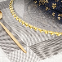 Assiettes de présentation de luxe en plastique doré perlé de 13 pouces pour mariage et fête, modernes, en acrylique transparent, durables, non toxiques, style européen, vente en gros