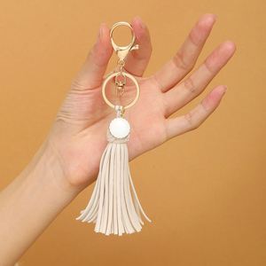 Nouvelle Tendance : Accessoire de Sac Élégant à Pompon, Porte-clés de Voiture Portable, Style Concis, Cadeau Spécial pour Femme, Breloque de Sac - Product Image 2