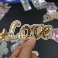 Nouvelle couronne d'or et lettre d'amour paillettes paillettes Badge bricolage coudre sur le fer sur Patch Applique pour vêtements robe chapeau