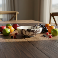 Luxe ecologische decoratieve fruitschaal van natuurlijk Calacatta Viola travertijn, gepolijst, landelijke stijl, voor noten en gedroogd fruit