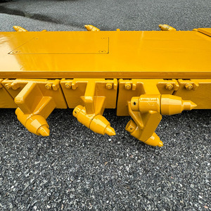 Godet de déballastage pour excavatrice, idéal pour le nettoyage et l'entretien des voies ferrées - Product Image 3