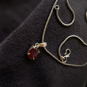 H.A. Collar con colgante ovalado de piedra roja y cadena de serpiente de plata alemana, hecho a mano, estilo clásico, para compromiso y fiesta - Product Image 3