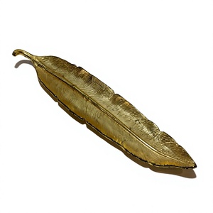 Plato Decorativo Nórdico de Aluminio Fundido Dorado con Diseño de Pluma, Centro de Mesa Largo y Estrecho para Sala de Estar, Hotel, Venta al por Mayor - Product Image 2