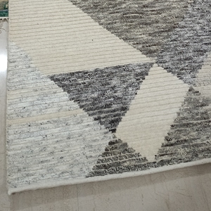 Tapis à poils ras de épaisseur moyenne, noué à la main, écologique, en laine de Nouvelle-Zélande 3/25, avec support en coton, motif géométrique moderne Shivani - Product Image 5